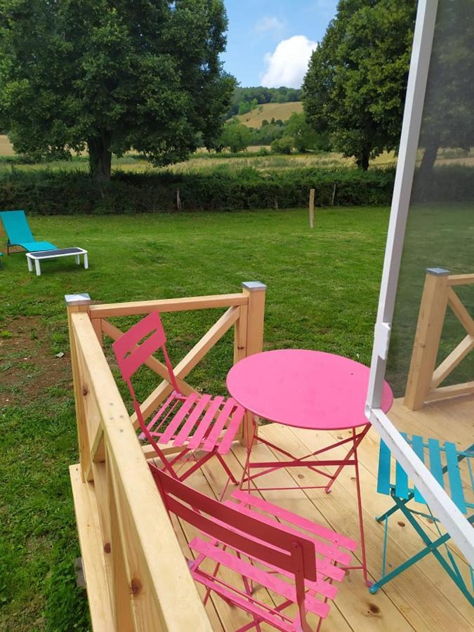 La Roulotte De Francine Pension Chazeuil Buitenkant foto