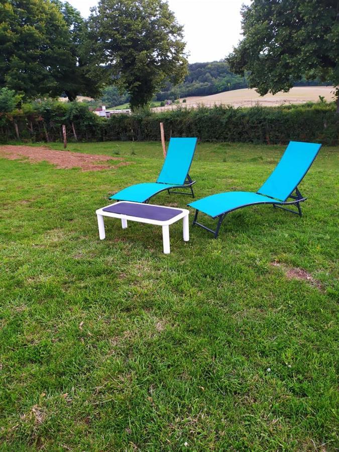 La Roulotte De Francine Pension Chazeuil Buitenkant foto