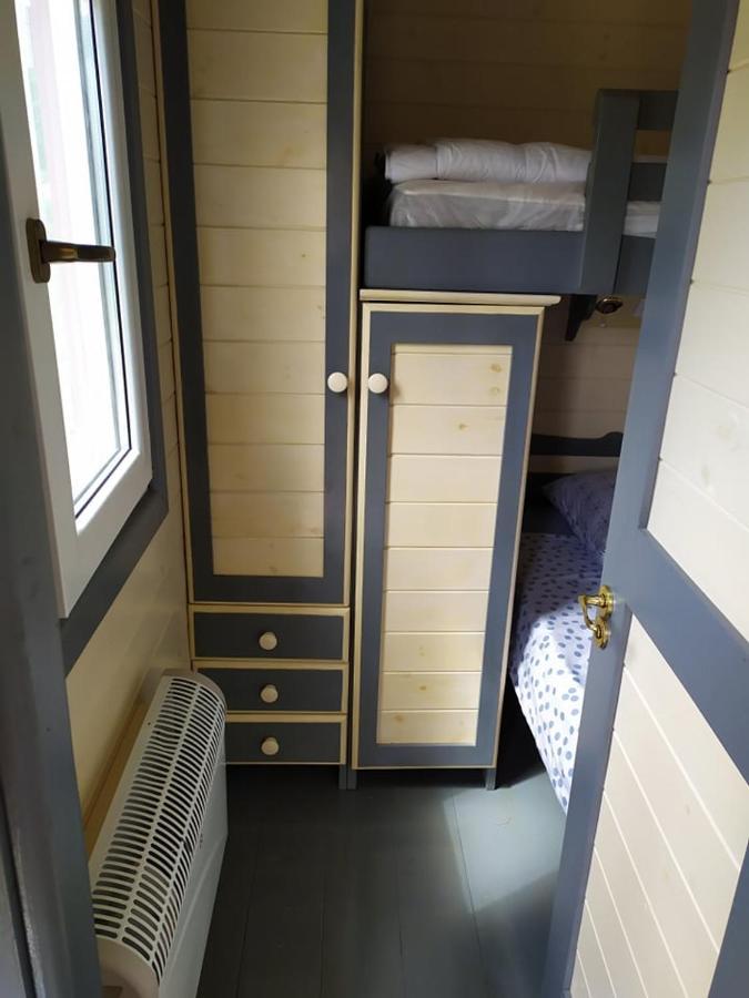 La Roulotte De Francine Pension Chazeuil Buitenkant foto