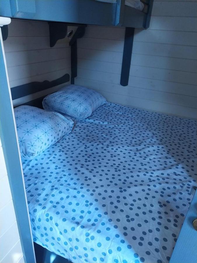 La Roulotte De Francine Pension Chazeuil Buitenkant foto