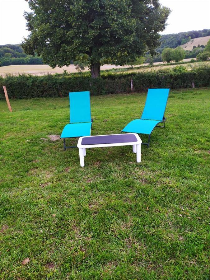 La Roulotte De Francine Pension Chazeuil Buitenkant foto